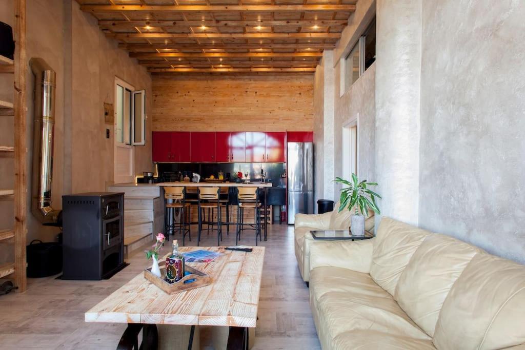 Lenico Beachfront Suites 阿齐亚·佩拉加 外观 照片
